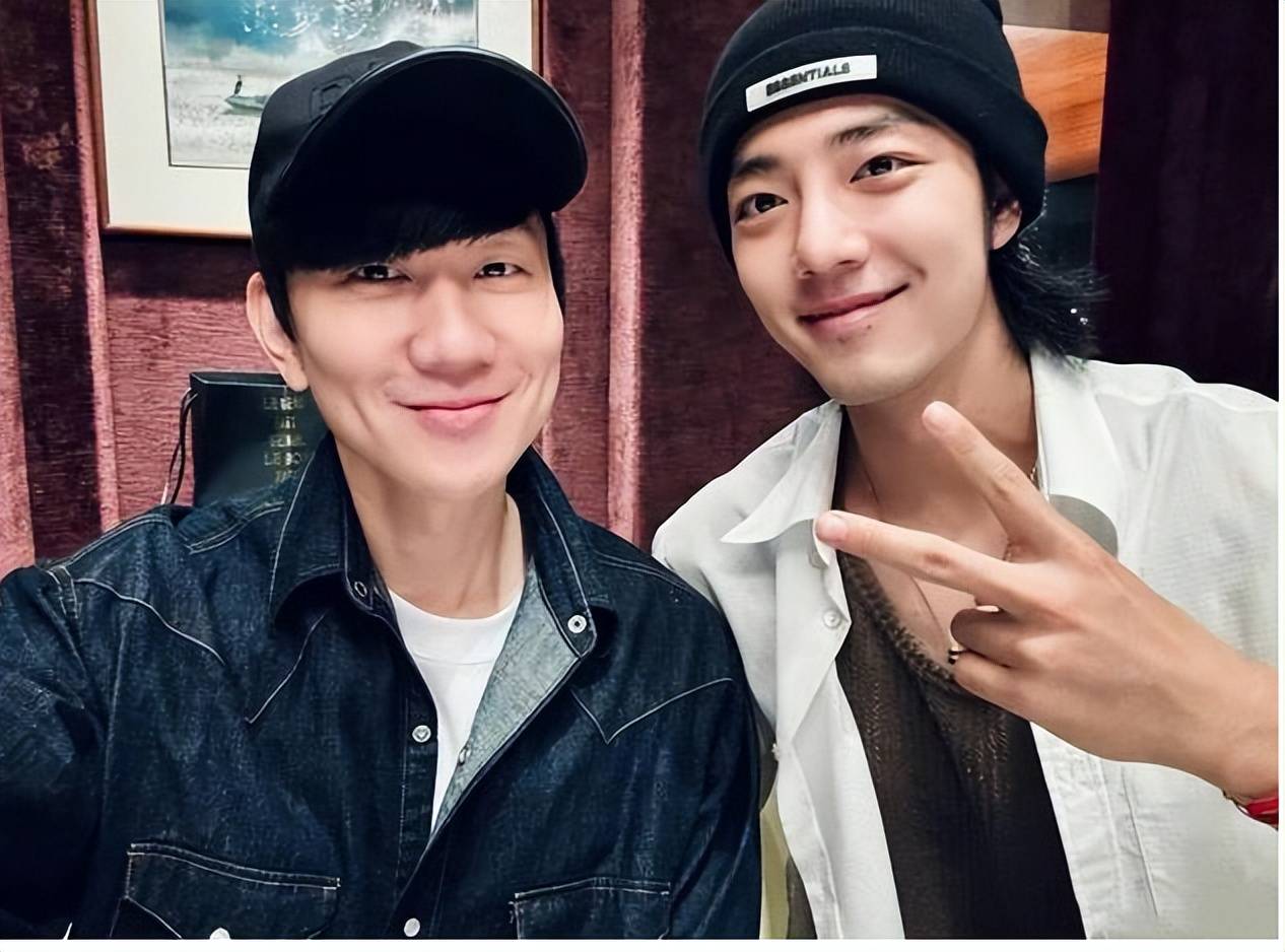 林俊杰肖战新加坡相聚,吃豪华料理,争议心情大好!_网友_身后_用餐