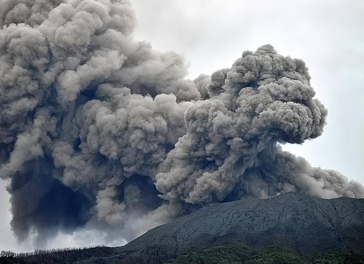 印尼火山爆发2019图片