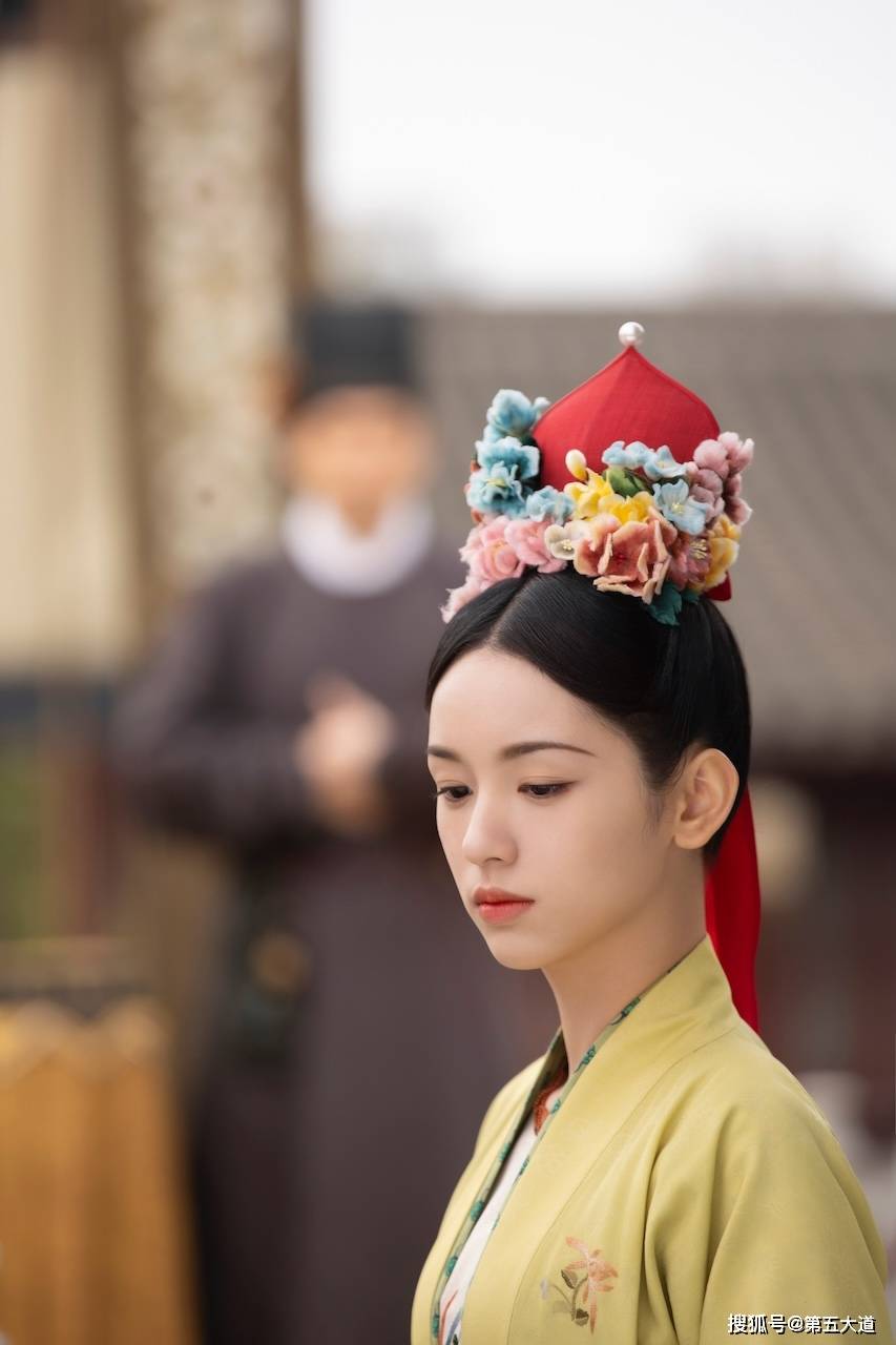 当25岁周也和27岁陈昊蓝站在一起,才明白什么叫气质和骨相_带着_角色