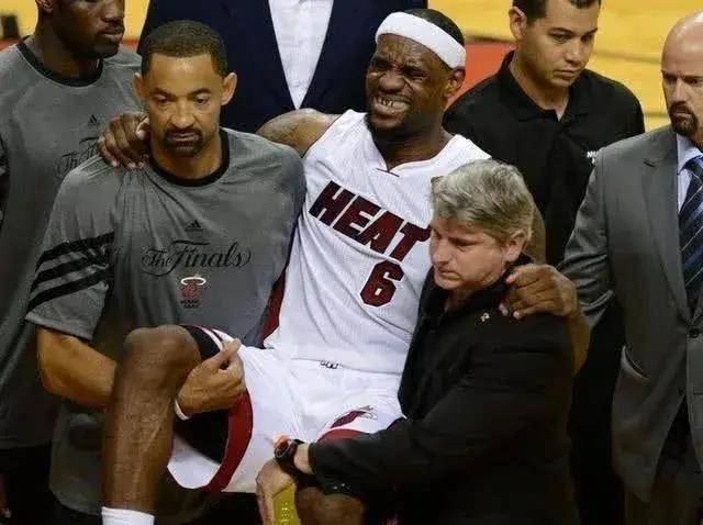 为什么詹姆斯职业生涯总是被黑?