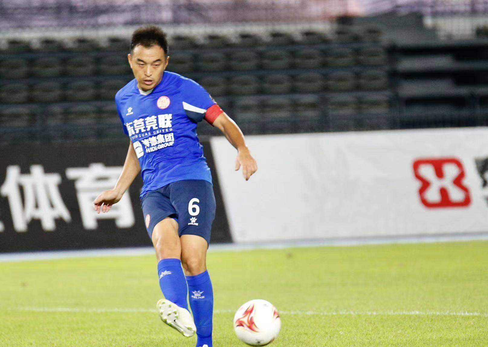 正是广州队当年的功勋球员冯潇霆,冯潇霆离开上海申花之后一度想回归