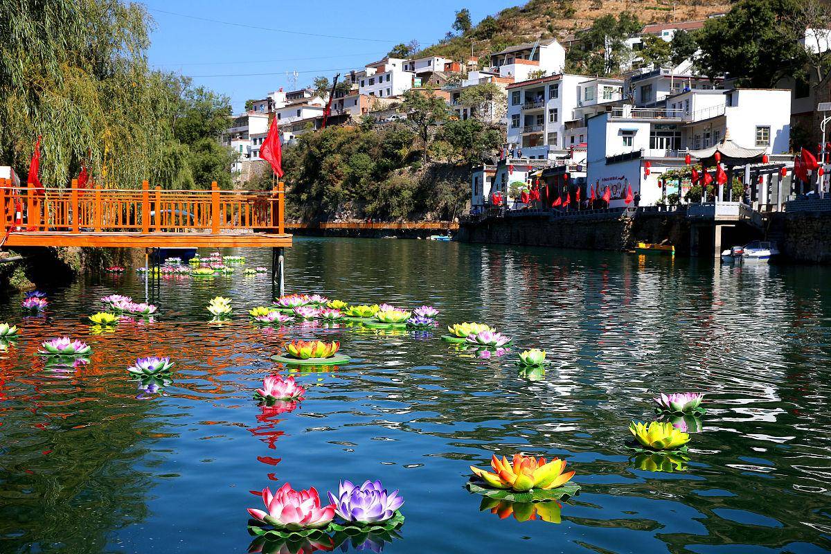 江西上饶横峰县刘家火车小镇充满历史气息的旅游胜地_游客_文化_广场