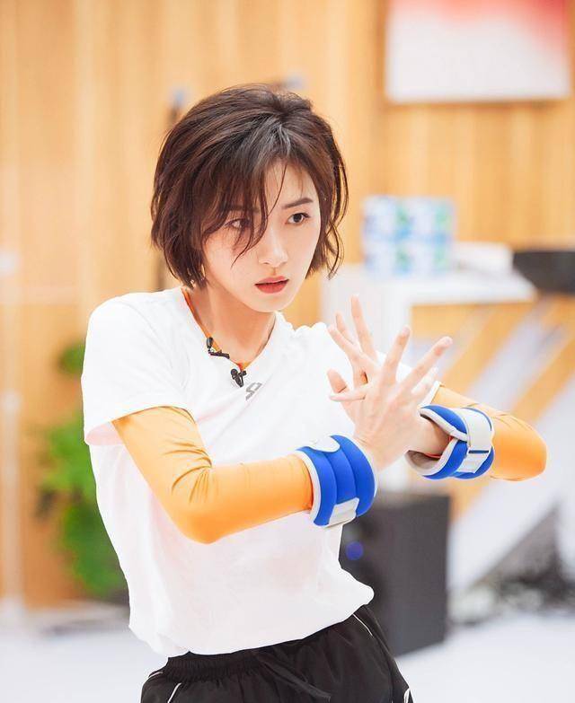 巧合的是,万茜是王霏霏和女演员最喜欢的女神.