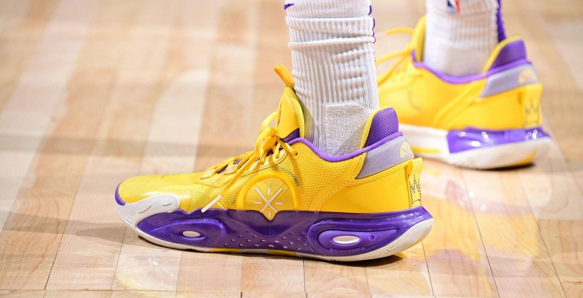 每日nba球星上脚球鞋11月30日_洛杉矶湖人队_比赛_nike