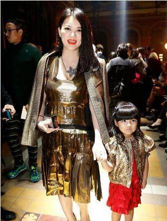 8年前,李湘节目怒怼赵丽颖,颖宝只说了8个字,气的李湘直翻白眼_陈晓