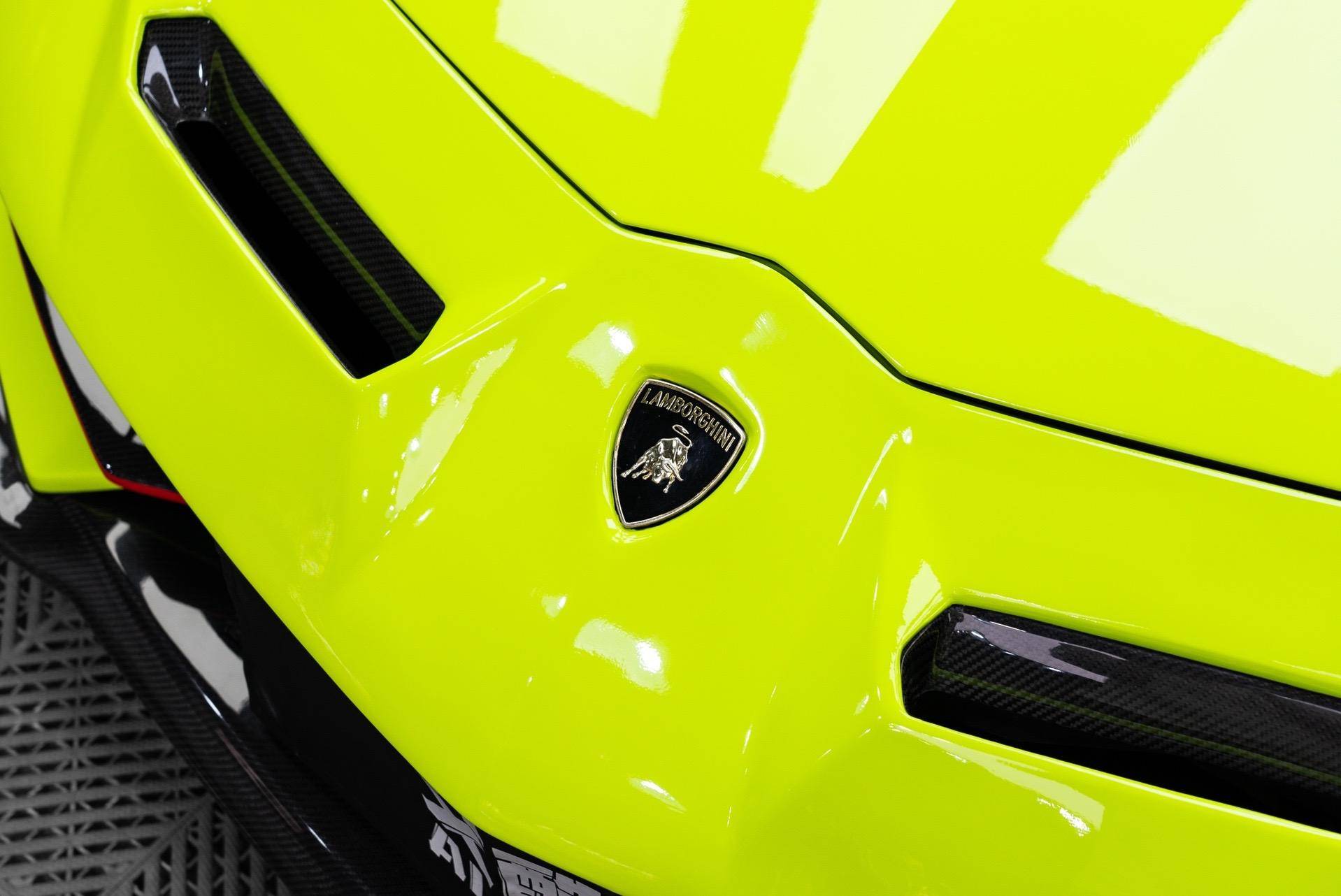 兰博基尼大牛ek改色膜酸性绿,强烈的视觉冲击感