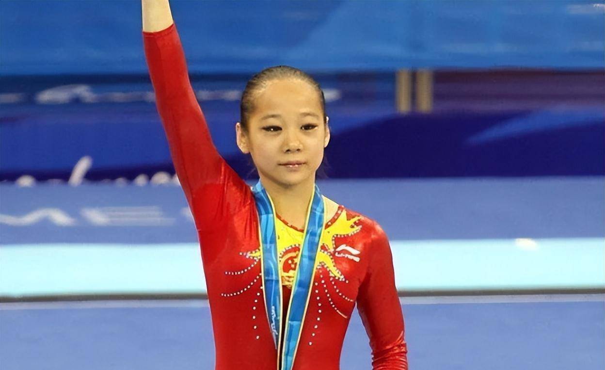 1米46奥运冠军退役后:二次发育逆袭成女神,如今未婚夫高大帅气_邓琳琳