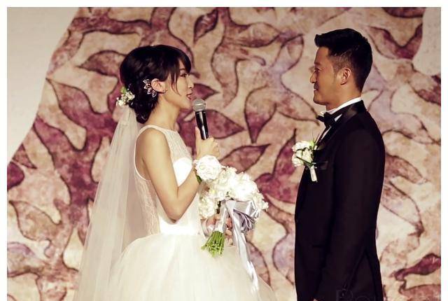 很累的时候让你开心;在舞台上,谢楠絮絮叨叨表白了很长一段话:婚礼