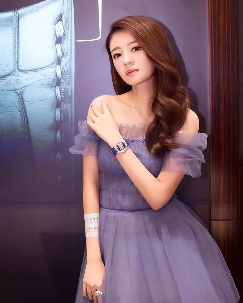 安以轩要怎么面对如此不公平的分配,还要看她的野心有多大,而陈荣炼的