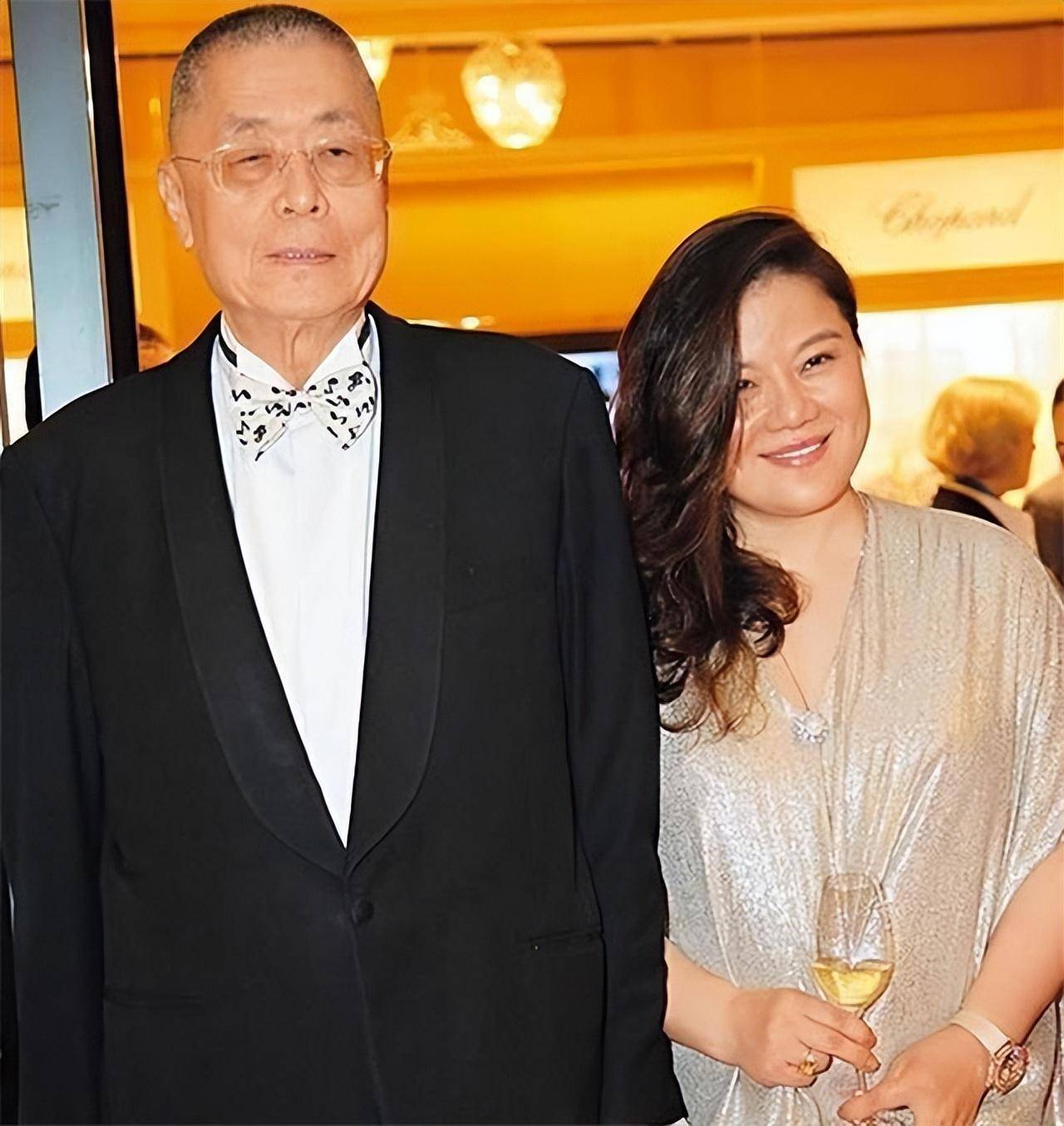 孙颖:41岁嫁入豪门,44岁为81岁的富豪老公生下女儿,还想拼二胎_刘诗昆