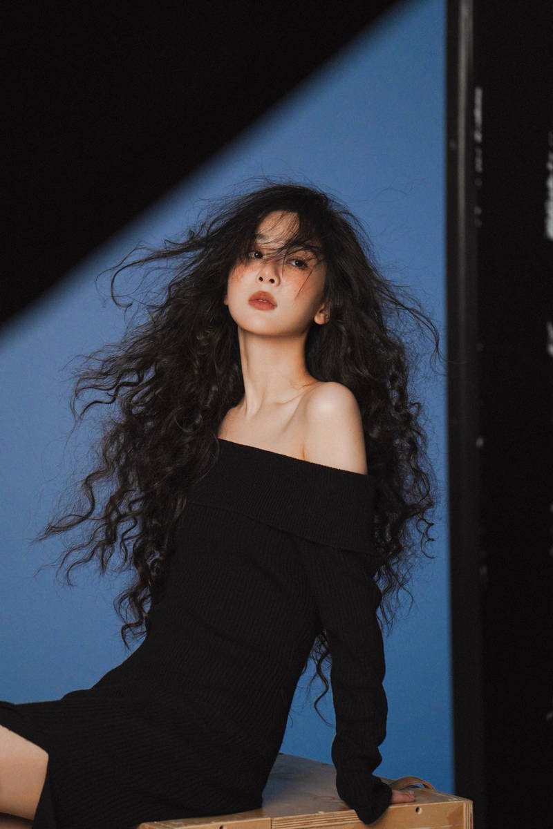 31岁杨紫拍大尺度写真,宽衣解带露内衣内裤,大秀小蛮腰傲人曲线_照片