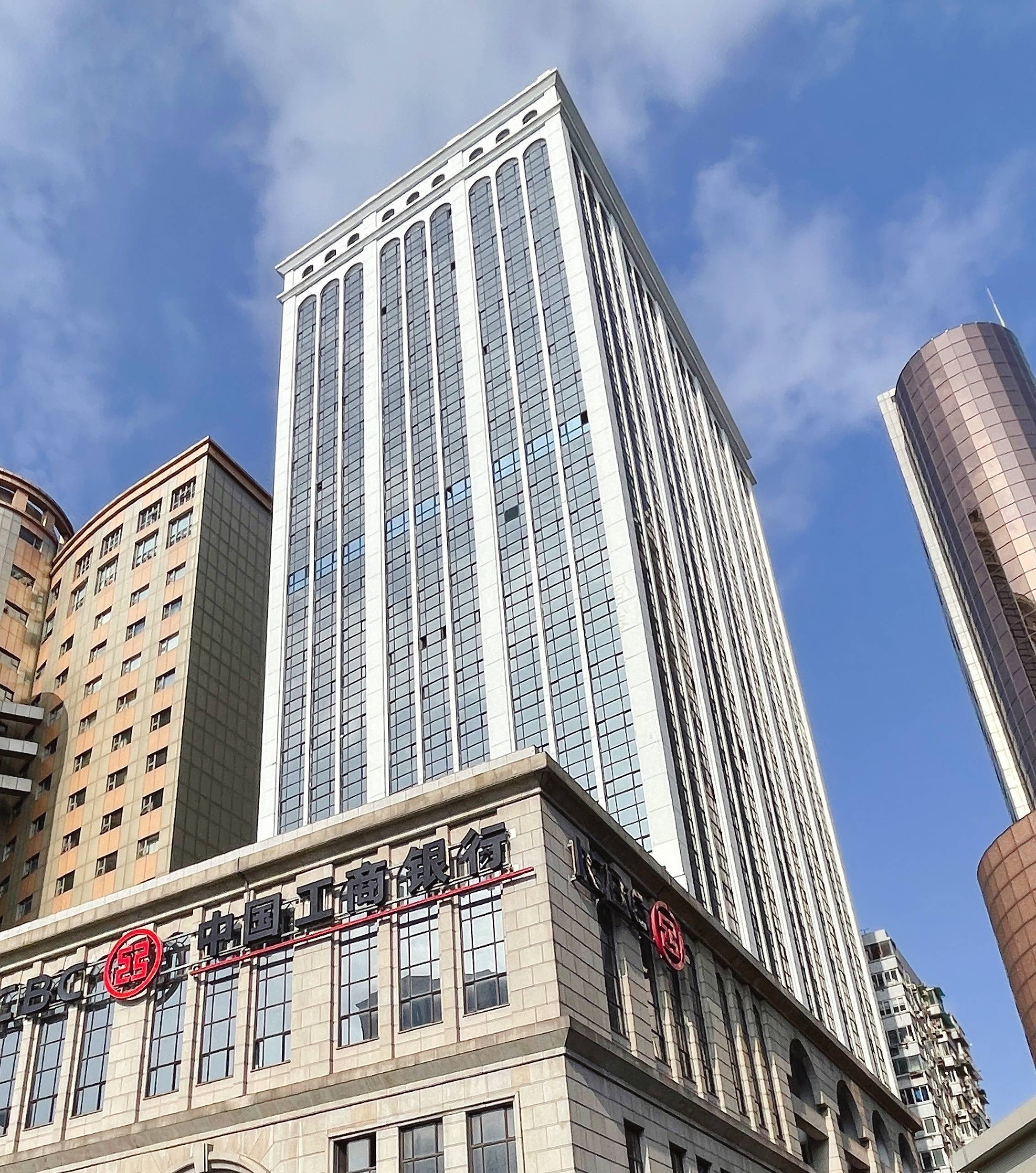 长宁区江苏路《申亚金融广场公寓-华山昕雨》_最新房价丨交通户型丨