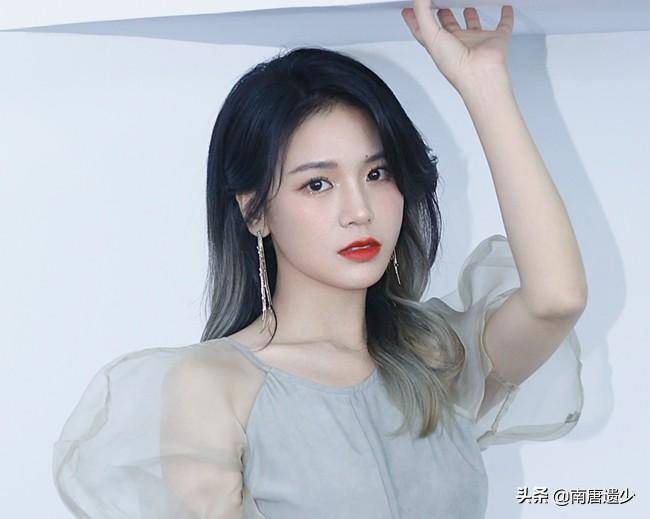 黄英的名字也一度出现在网传的大名单上,结果没有下文,转而做起了带货