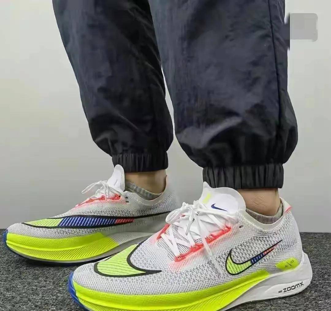 四双耐克zoom x跑鞋大对比-不同定位的zoom x材料变化_图片_反馈_网络
