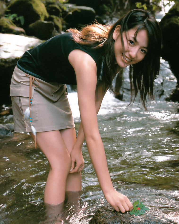 一个流行的笑话,叫赤道以北的长泽雅美,意思是赤道以北的长泽雅美最美