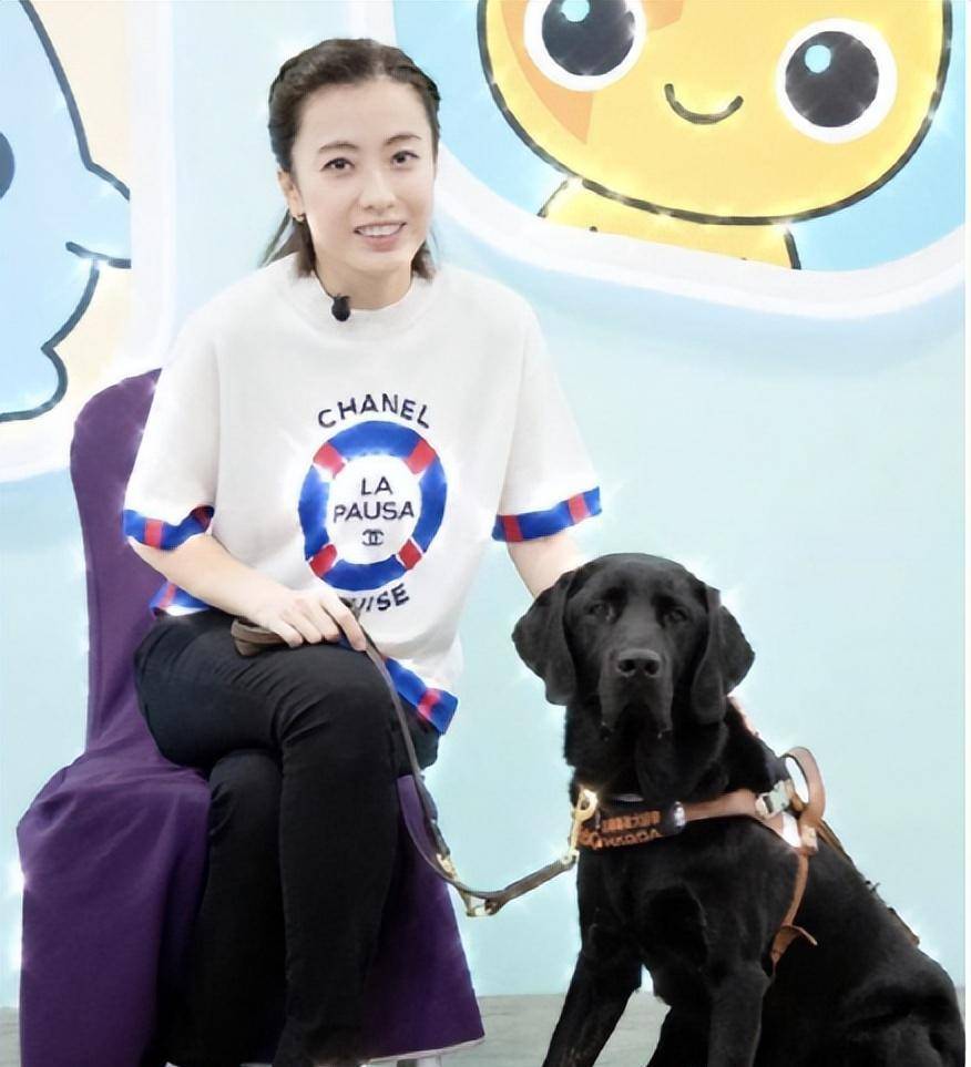 43岁甘比和44岁周杰伦罕见同框,一个嫩似鲜肉,一个时髦贵妇_时尚_黑色