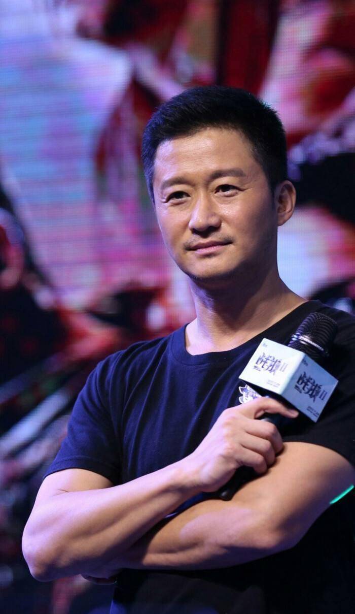 但吴京还没有回答,他和李连杰的师父吴斌却坐不住了.