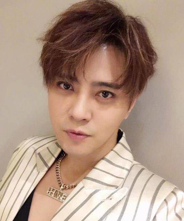 红得快,凉得更快的4位明星,以前是男神女神,如今"无人问津"_罗志祥