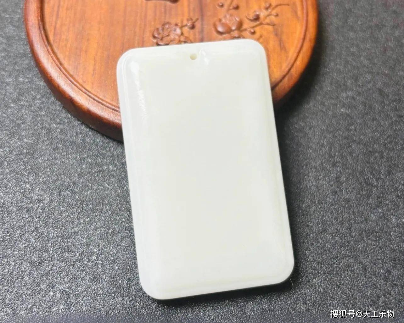 羊脂玉还是大肥皂?和田玉家族扩编玉种"罗甸玉"!_感觉_白玉_玉石