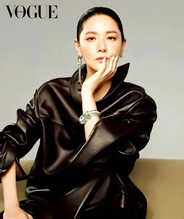 52岁李英爱不愧是韩国神颜!