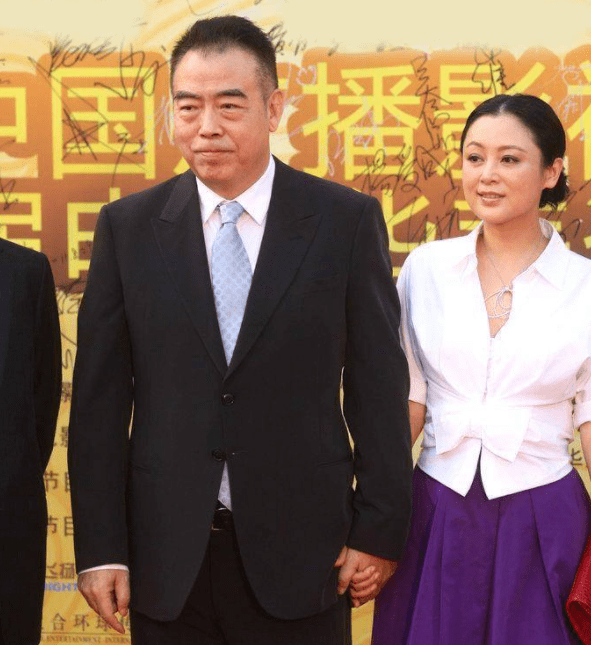 陈红所有的"遮羞布"被亲儿子撕下,网友:还要脸不_陈飞宇_母亲_陈凯歌