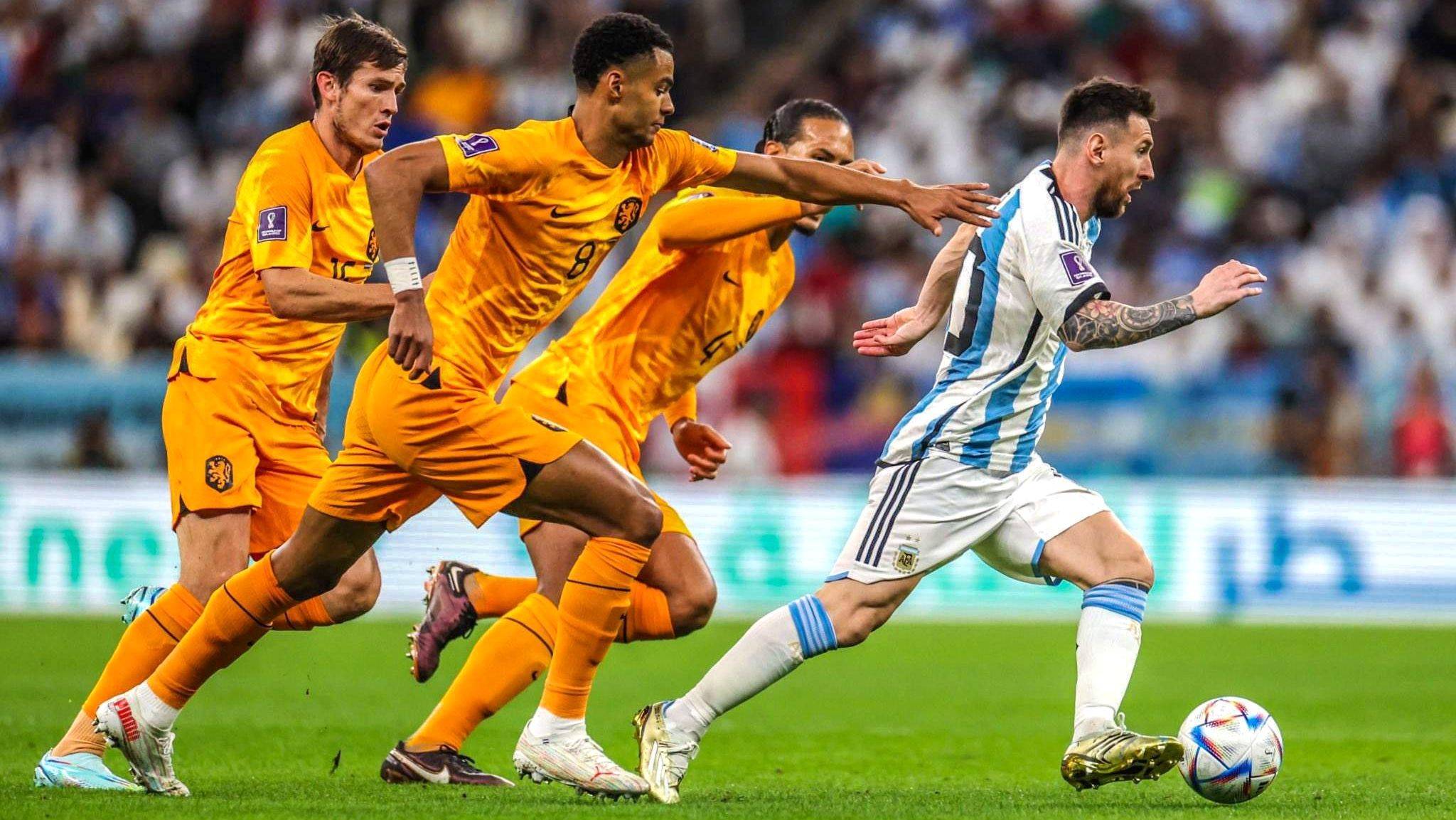 一年前的今天,北京时间2022年12月10日凌晨3点,阿根廷国家队在卢赛尔