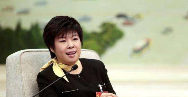 北京申奥功臣于丹:"国学大师"被学生轰下台,只是穿了件短裙_人们_节目