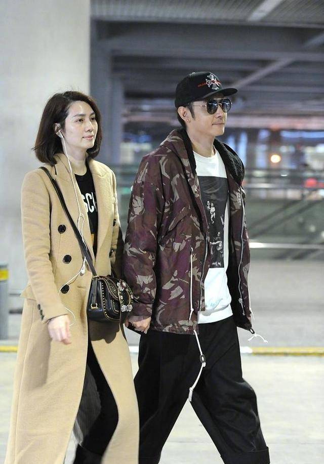 洪欣婚姻风波后,首次合体亮相出镜间捞金,女方全程黑脸_网友_产品