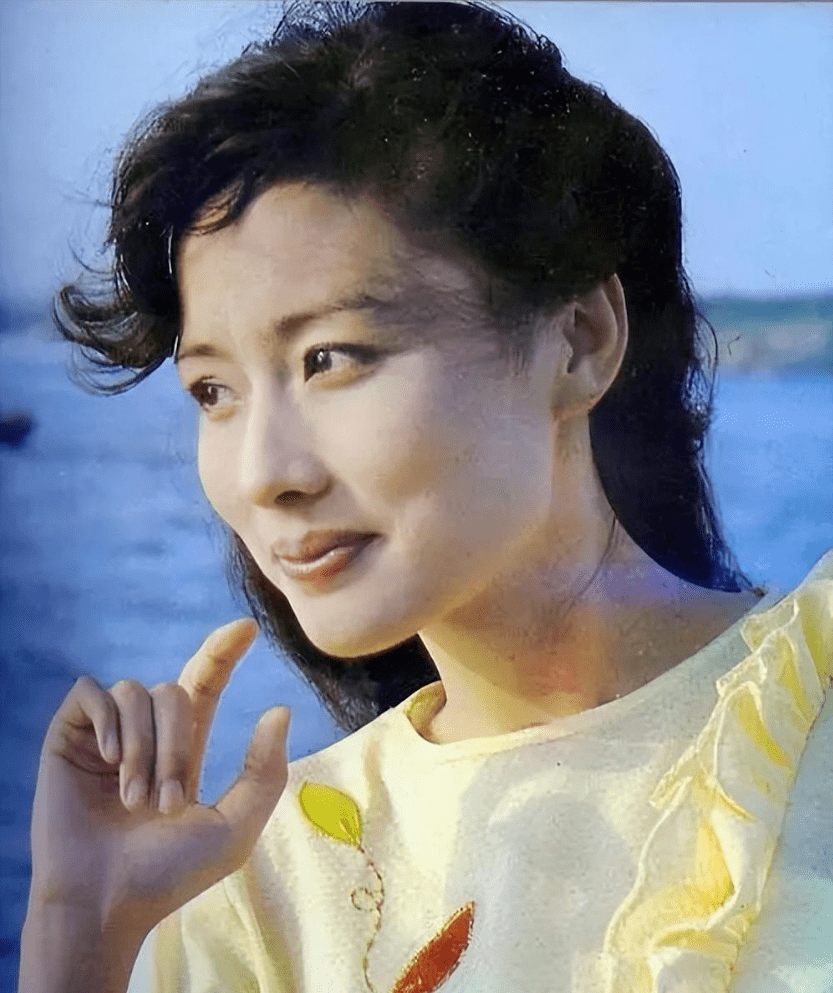 赵娜:一嫁演员祝延平,二嫁杜淳老爸杜志国,如今与儿子相依为命_事业