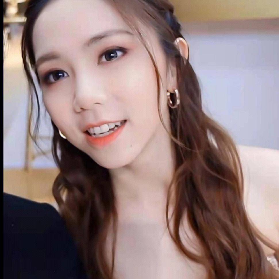 不过,可以肯定的是,邓紫棋是一个有血有肉的女明星,对于感情的需求