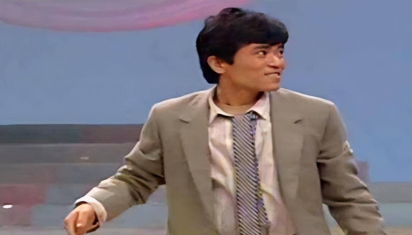 与观众熟知的潘长江合作了一个小品《草台班子》