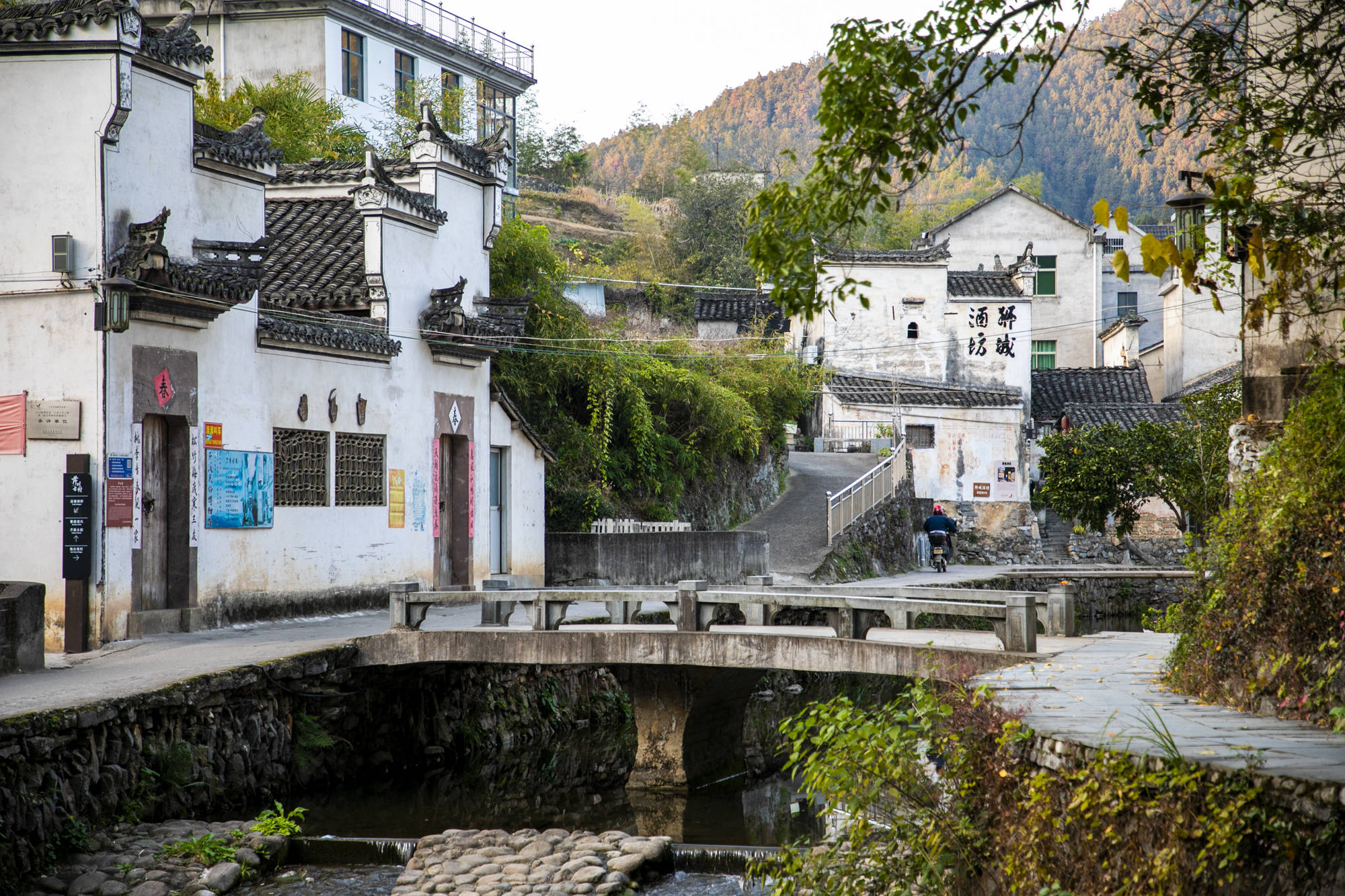 千岛湖周边有很多古村落,保留着浓厚的历史氛围.