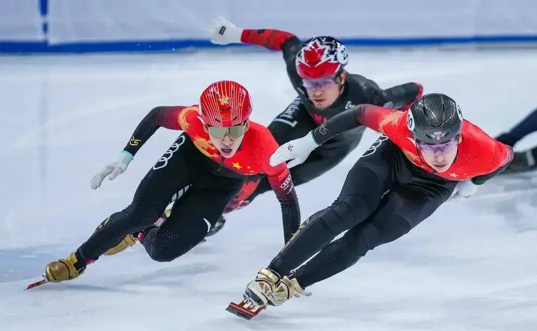 刘少昂女子500米(2)四分之一决赛,王烨率先登场,最终,王烨从头带到尾