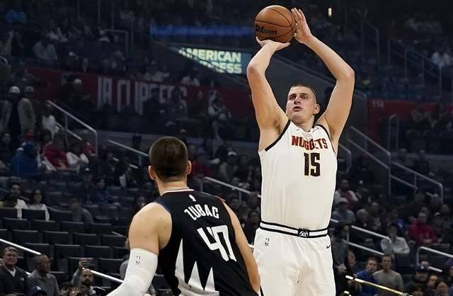 同样都是推轮胎训练,周琦和詹姆斯,约基奇的差距到底有多大?