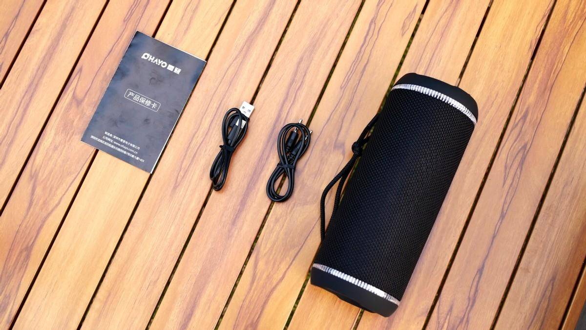 露营好物:雷登X30户外便携蓝牙音箱,澎湃重低音,RGB炫彩灯效