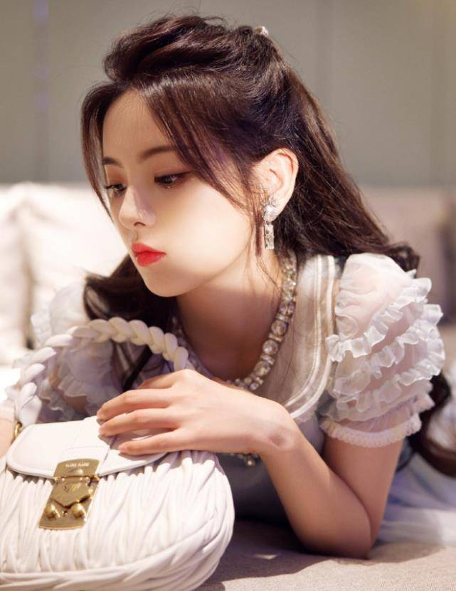 "仙女"形象完胜刘亦菲,不愧凭脸就能出道_服装_火箭少女_造型