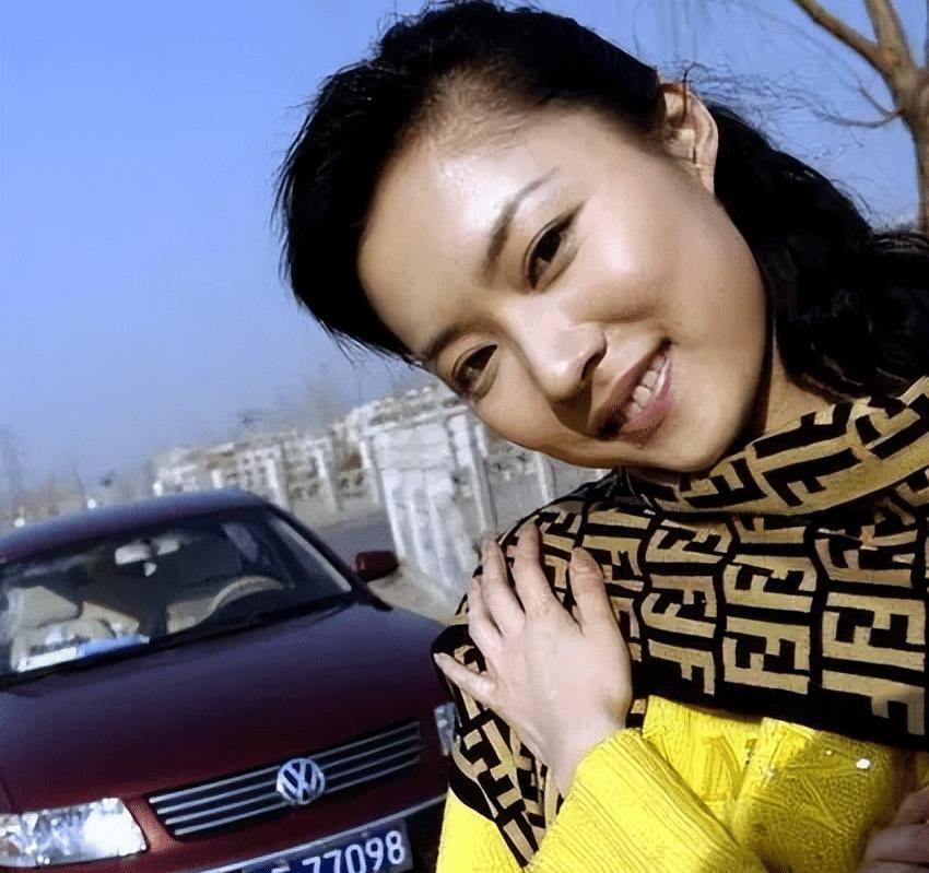 她是央视最穷酸的主持人,工作22年不涨工资,43岁才凑够首付买房_紫凝