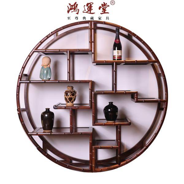 此博古架由上等的老挝大红酸枝木制作而成,其色泽古雅沉静,木质细腻