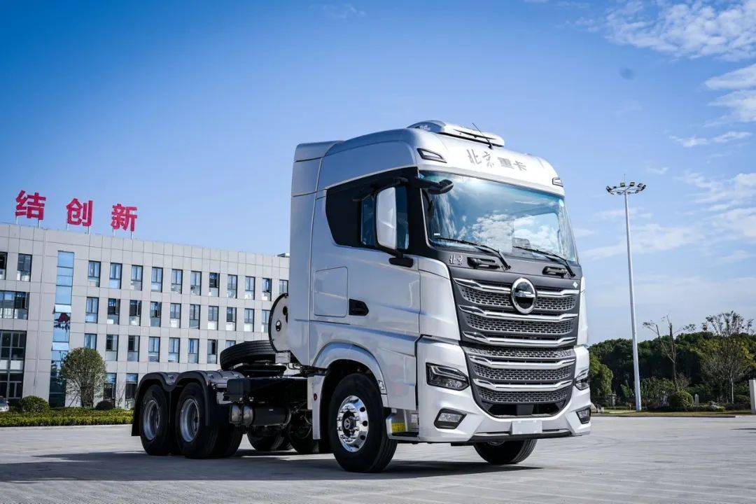 新车体验 | 大排量燃气机 自动挡 大容量 北京重卡lng牵引车_搜狐汽车