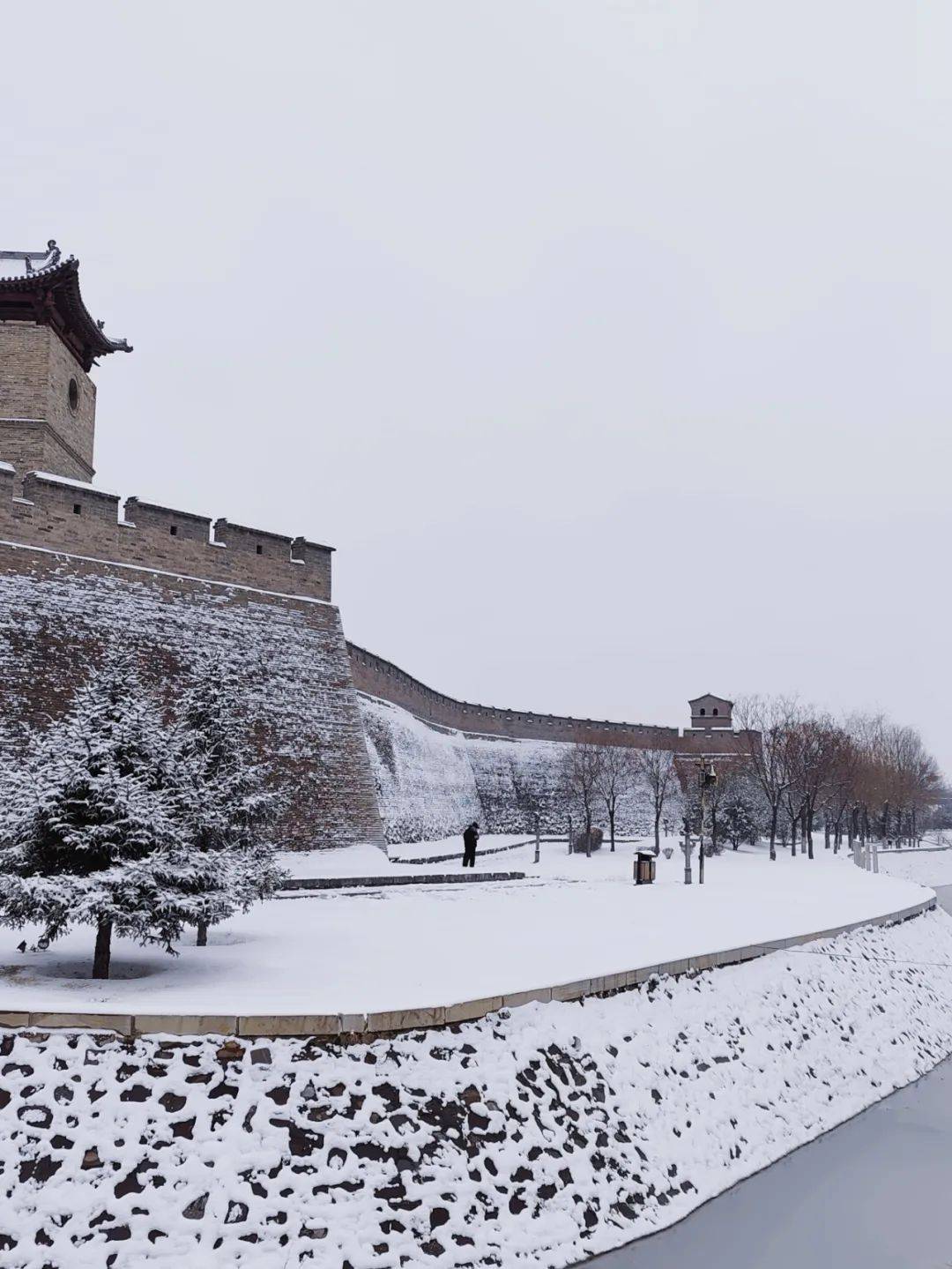 形容古城的雪景图片