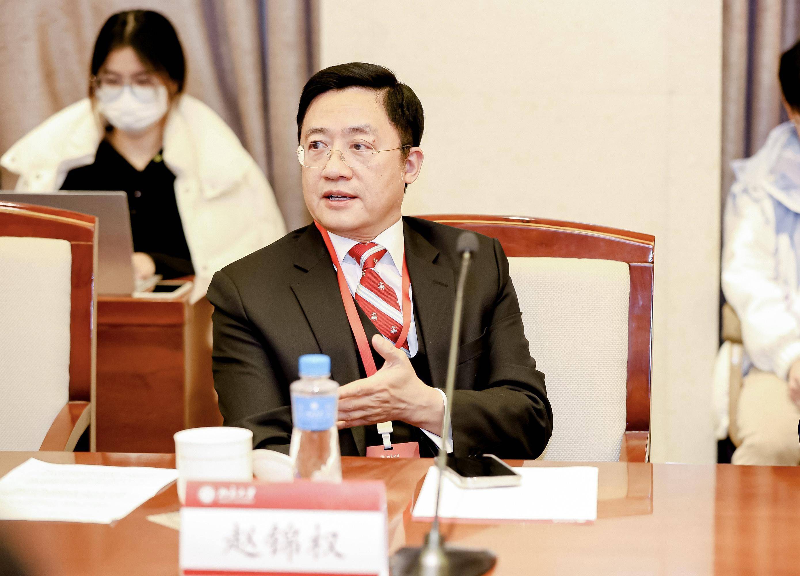 副校长,教务长,教育基金会副理事长王博发表致辞,介绍了奖教金,奖助学