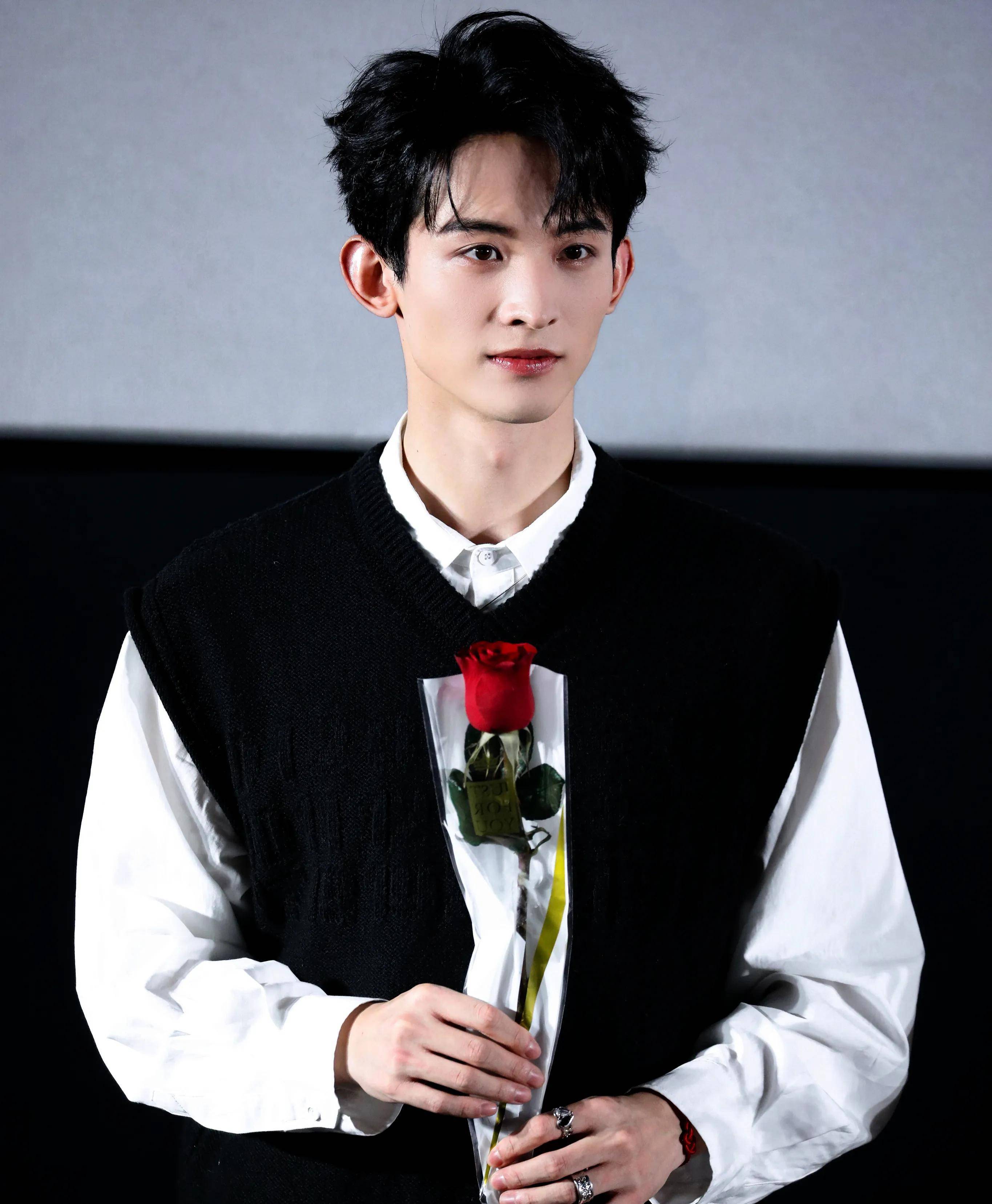 《一念关山》常华森:是学霸也是校草,因选秀出圈,26岁野心勃勃_李同光