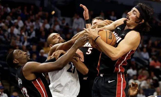 一个巴特勒就已经很厉害了,但是现在热火有两个,而且这个更是潜力无限