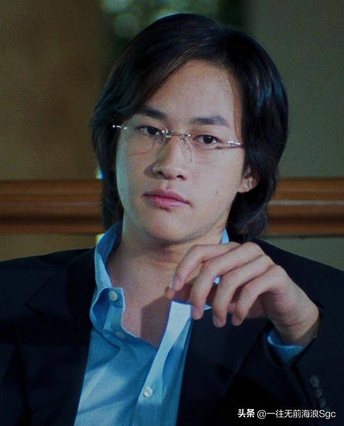 何润东回应车祸 :副导演断了一半牙齿,已经补好,百万豪车被毁!