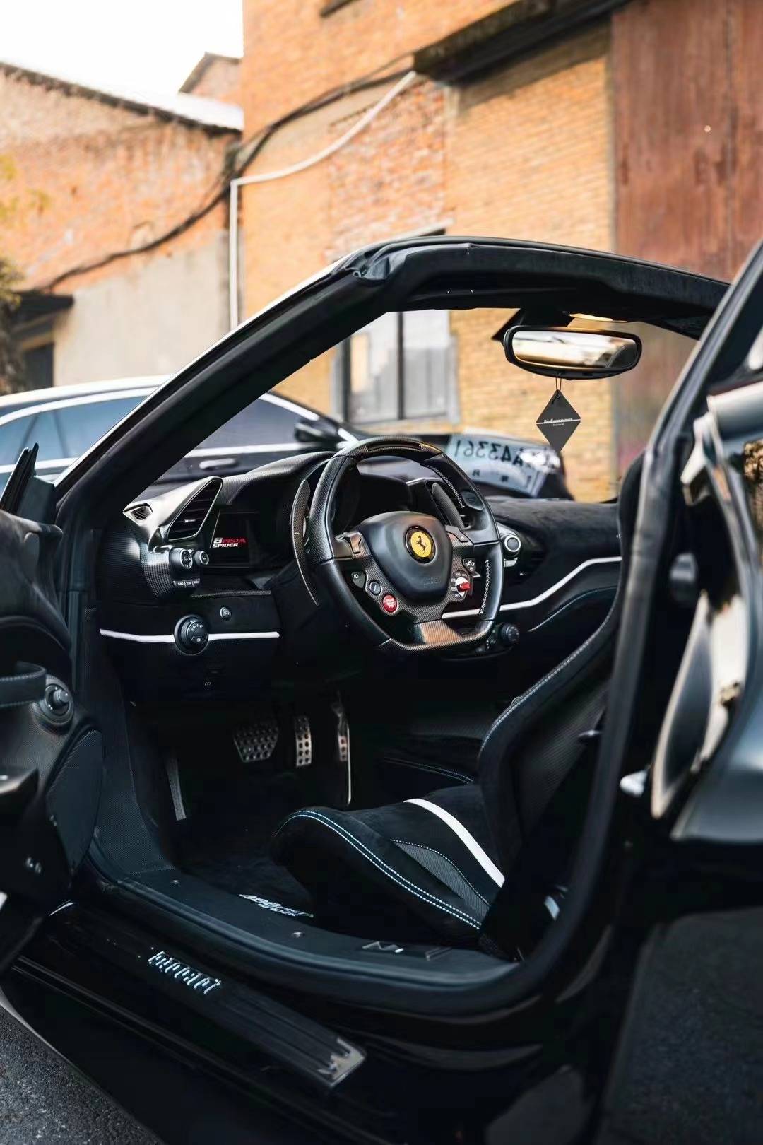 敞篷赛道版猛兽黑武士,法拉利488 pista spider