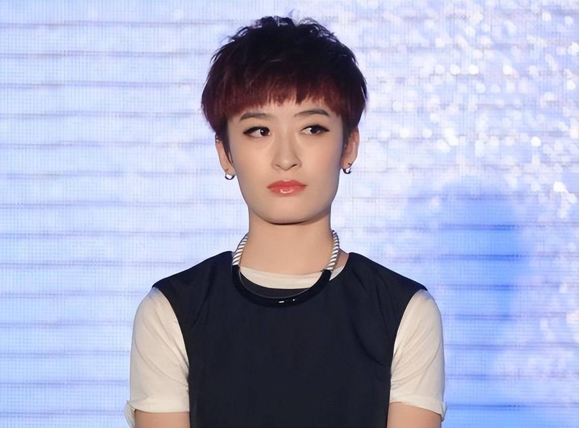 思女成疾,56岁男星把女儿骨灰做成项链,攻读博士想"复活"女儿_包小柏_