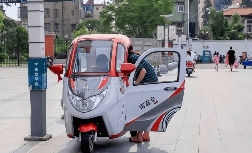 70歲以上老年人買電動車代步,選三輪,四輪哪種好?_搜狐汽車_搜狐網