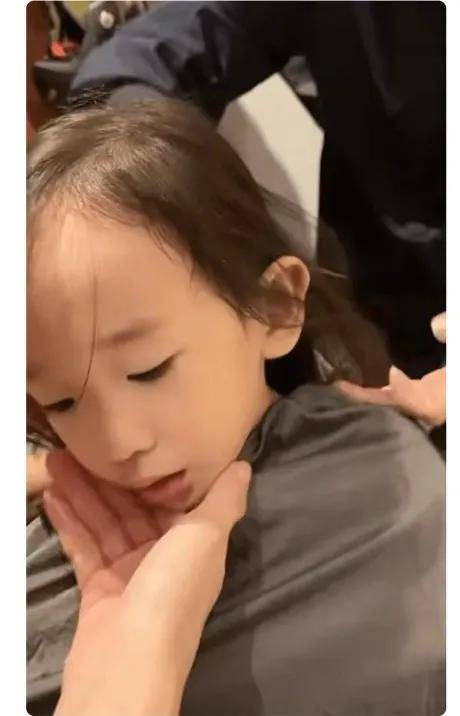 hoho被网友们误认为是个女儿_陈小春_照片_jasper