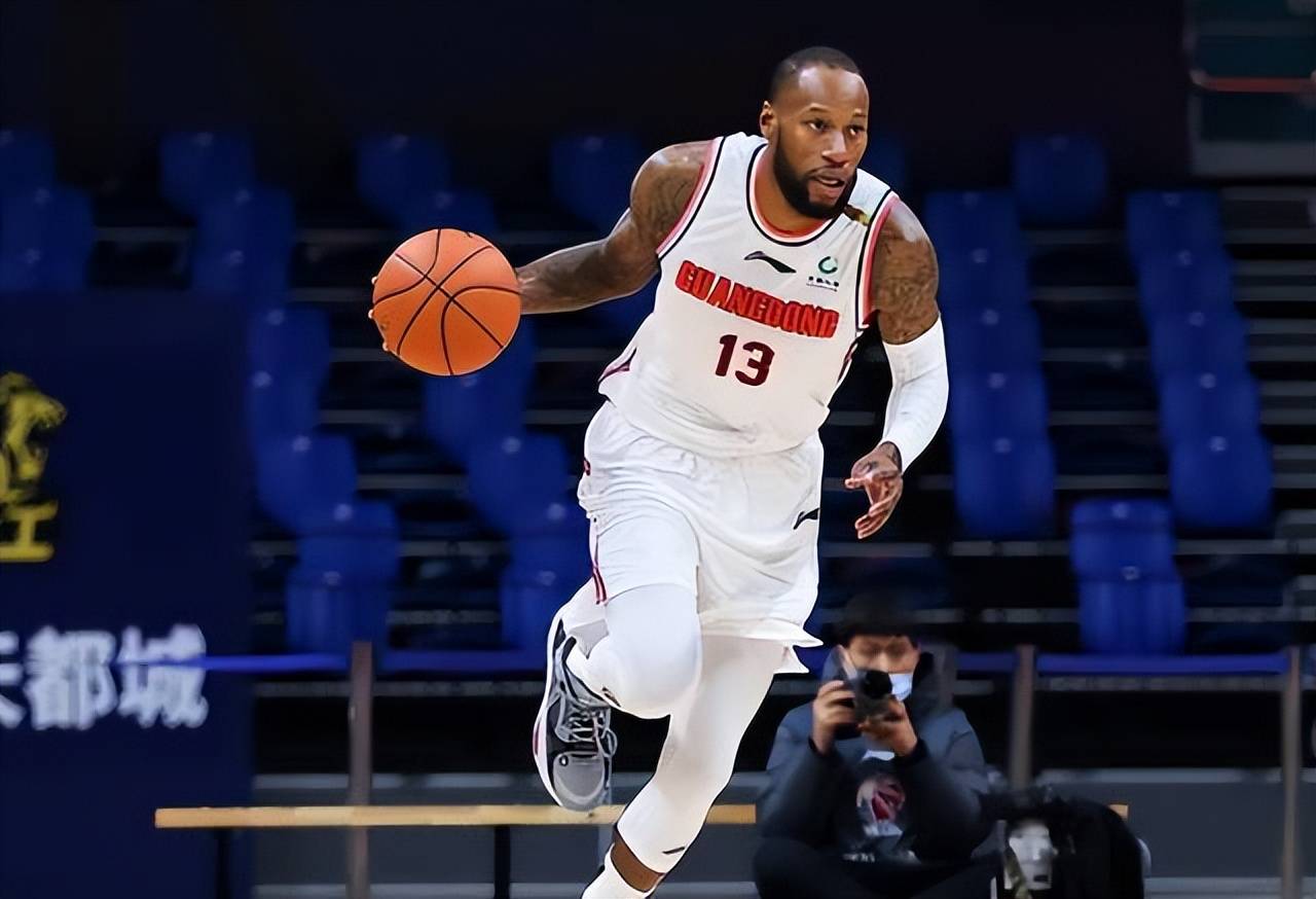 威姆斯正式回归宏远,跟队记者确认,朱芳雨还有后手_外援_球迷_沃特斯