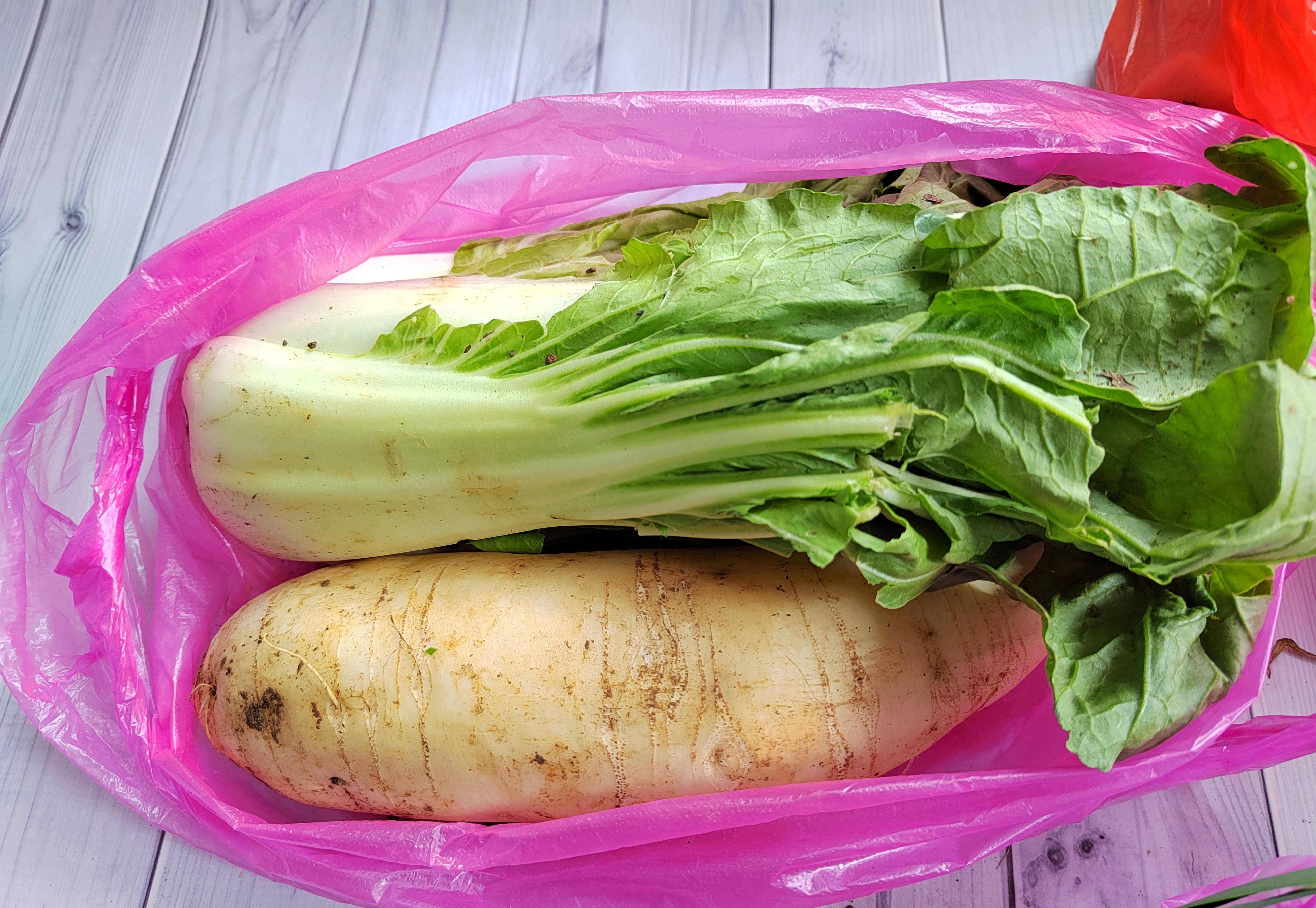 江西婆婆真"豪气",给儿媳送来一大堆肉和菜,网友:家里有矿吧